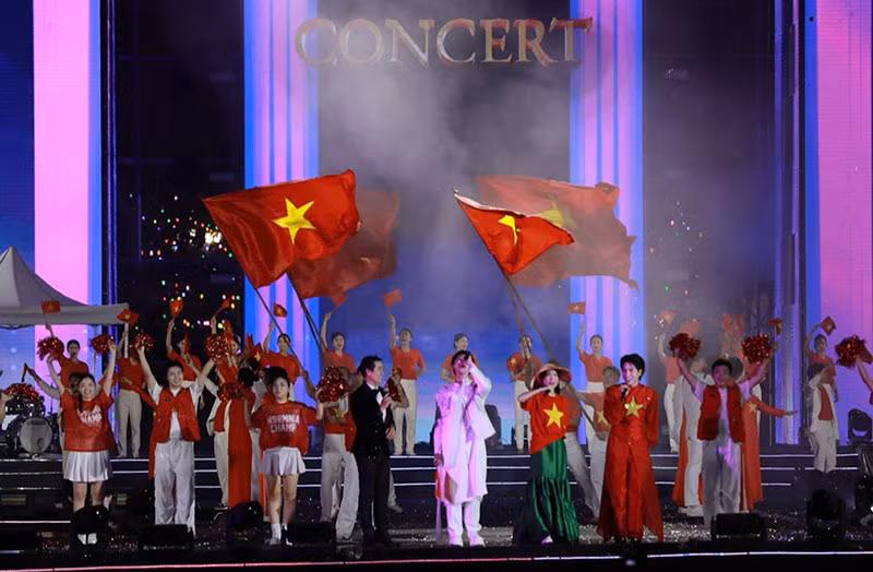 ngay-hoi-non-song-2.jpg -0