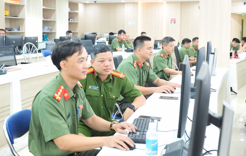 Đồng hành để thấu hiểu vất vả của Công an Thủ đô trong những ngày đảm bảo ANTT Đại lễ A80 -0