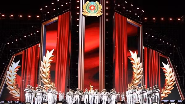 Hàng nghìn chiến sĩ, nghệ sĩ biểu diễn tại Triển lãm thành tựu đất nước, mừng đại lễ tổ chức thành công