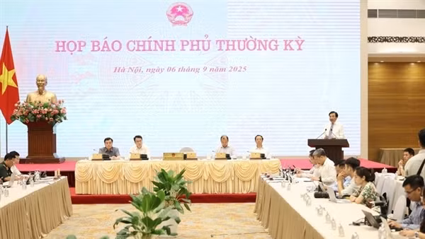 Giải pháp bình ổn giá vàng; phát triển giáo dục trong tình hình mới