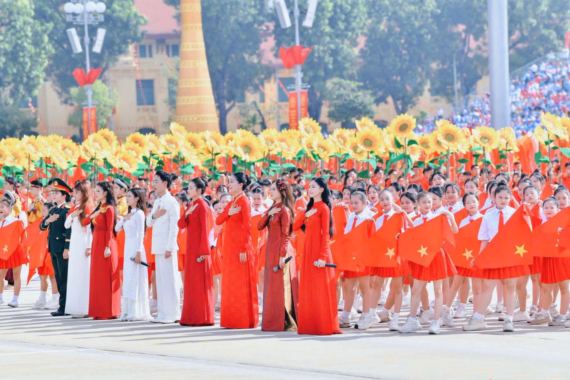 Chuyện chưa kể nơi hậu trường nghệ sĩ ở A80 -4