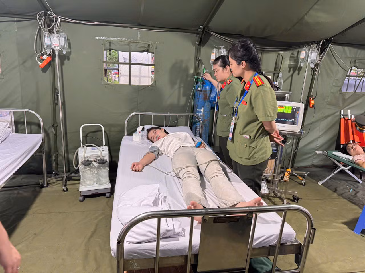 Y tế CAND sơ cấp cứu cho hơn 300 trường hợp trong ngày Đại lễ -0