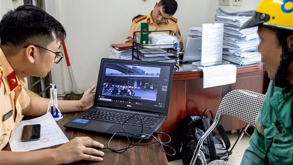 Gần 140 ô tô và xe máy bị phạt nguội ở Hà Nội tháng 8