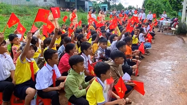 Công an tỉnh Đồng Nai tiếp sức học sinh nghèo vùng biên giới
