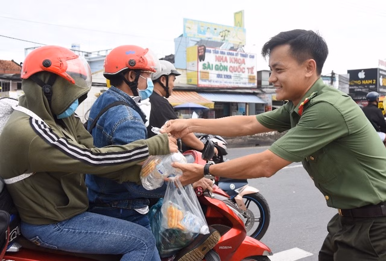 “Trạm dừng chân nghĩa tình”, nơi kết nối và chia sẻ yêu thương -0