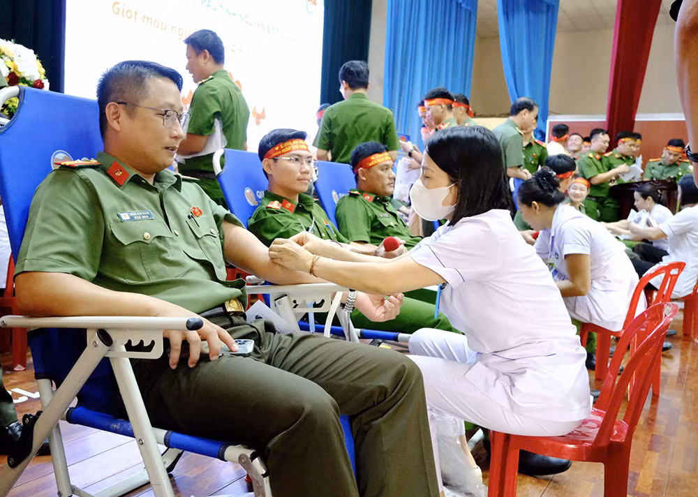 350 Cán bộ chiến sỹ Công an Hà Tĩnh tham gia hiến máu -0