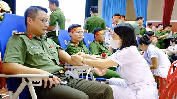 350 cán bộ, chiến sỹ Công an Hà Tĩnh tham gia hiến máu