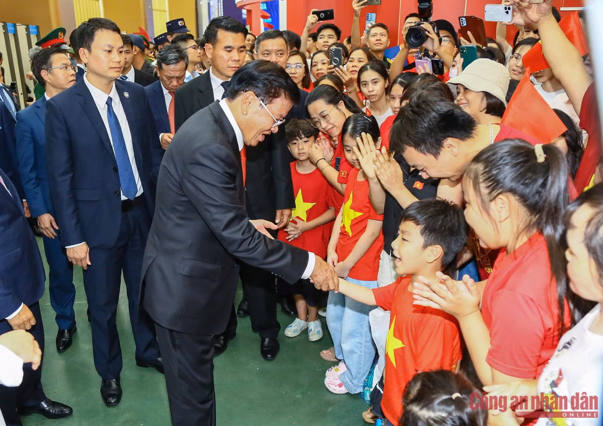 Lãnh đạo hai nước Lào, Campuchia thăm Triển lãm thành tựu đất nước -0