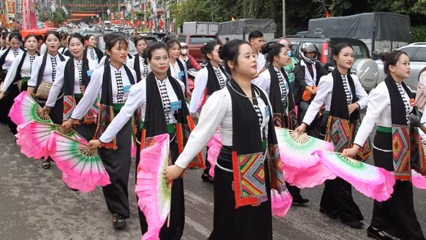 Rực rỡ sắc màu ngày Tết độc lập trên cao nguyên Mộc Châu