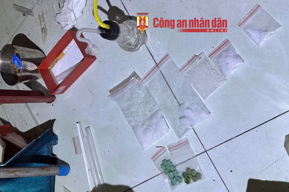 Bắt 2 đối tượng tàng trữ “hàng đá”, lòi 14 xe mô tô nghi bị trộm -1