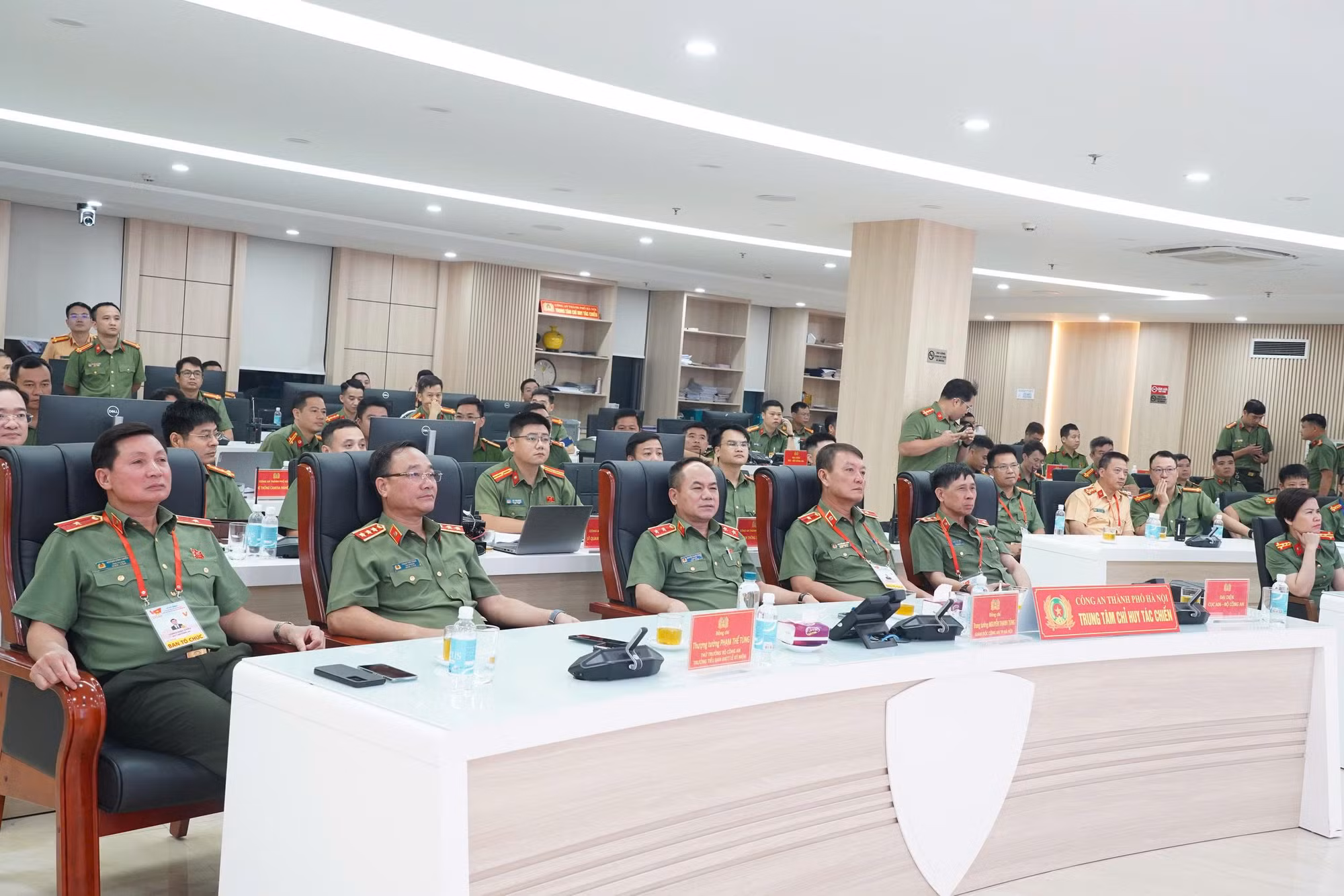 Đồng hành để thấu hiểu vất vả của Công an Thủ đô trong những ngày đảm bảo ANTT Đại lễ A80 -0