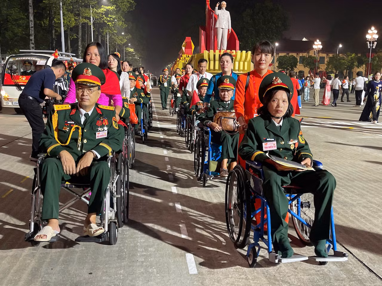 Cựu chiến binh xúc động khi được Công an TP Hà Nội hỗ trợ tham dự A80 -0