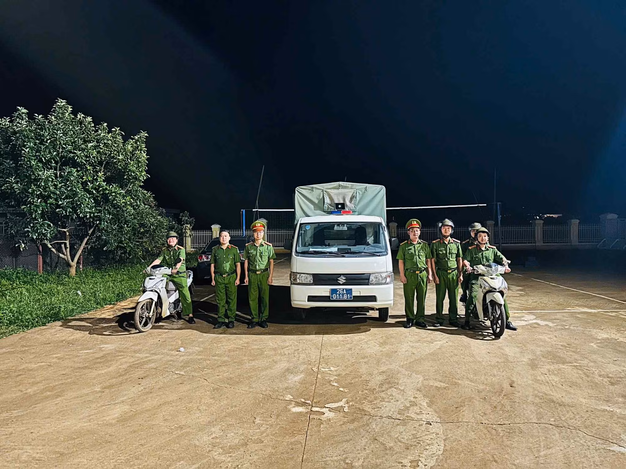 Công an Sơn la hỗ trợ người dân nhận quà Tết Độc lập -0