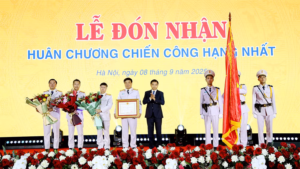 Hải quan Việt Nam đón nhận Huân chương Chiến công hạng Nhất -0