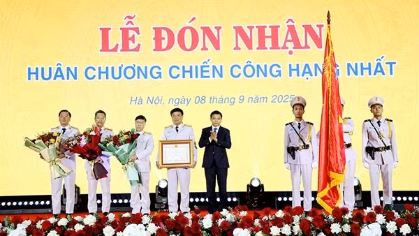 Hải quan Việt Nam đón nhận Huân chương Chiến công hạng Nhất