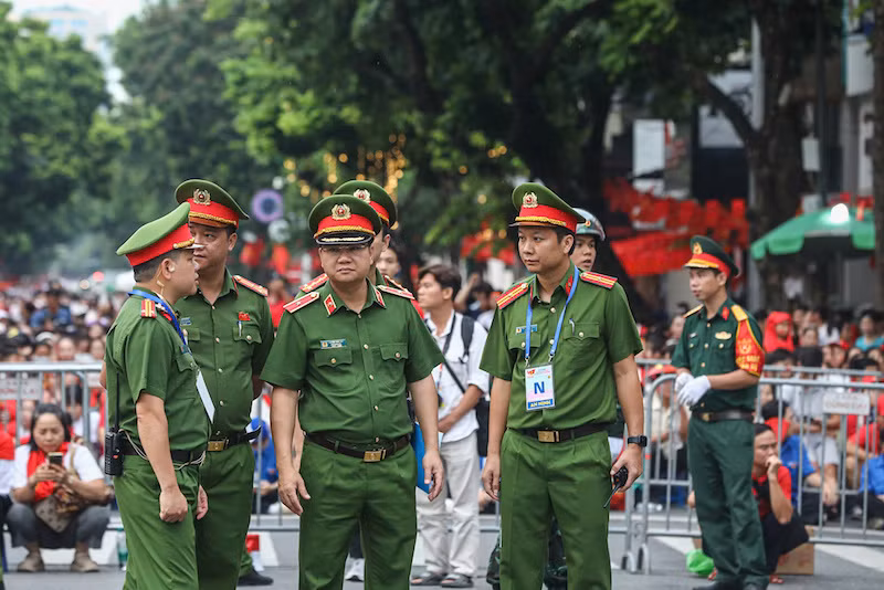 Đồng hành để thấu hiểu vất vả của Công an Thủ đô trong những ngày đảm bảo ANTT Đại lễ A80 -0
