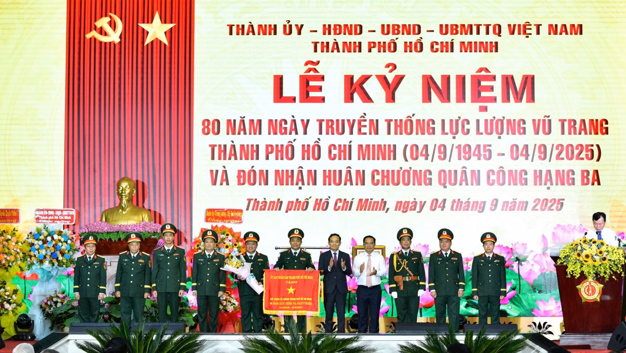 Lan tỏa phẩm chất, hình ảnh cao quý “Bộ đội Cụ Hồ” tỏa sáng trong lòng nhân dân -2