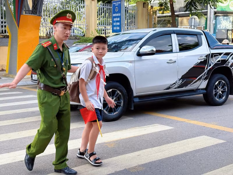 Đảm bảo an ninh, an toàn giao thông trong ngày khai trường -0