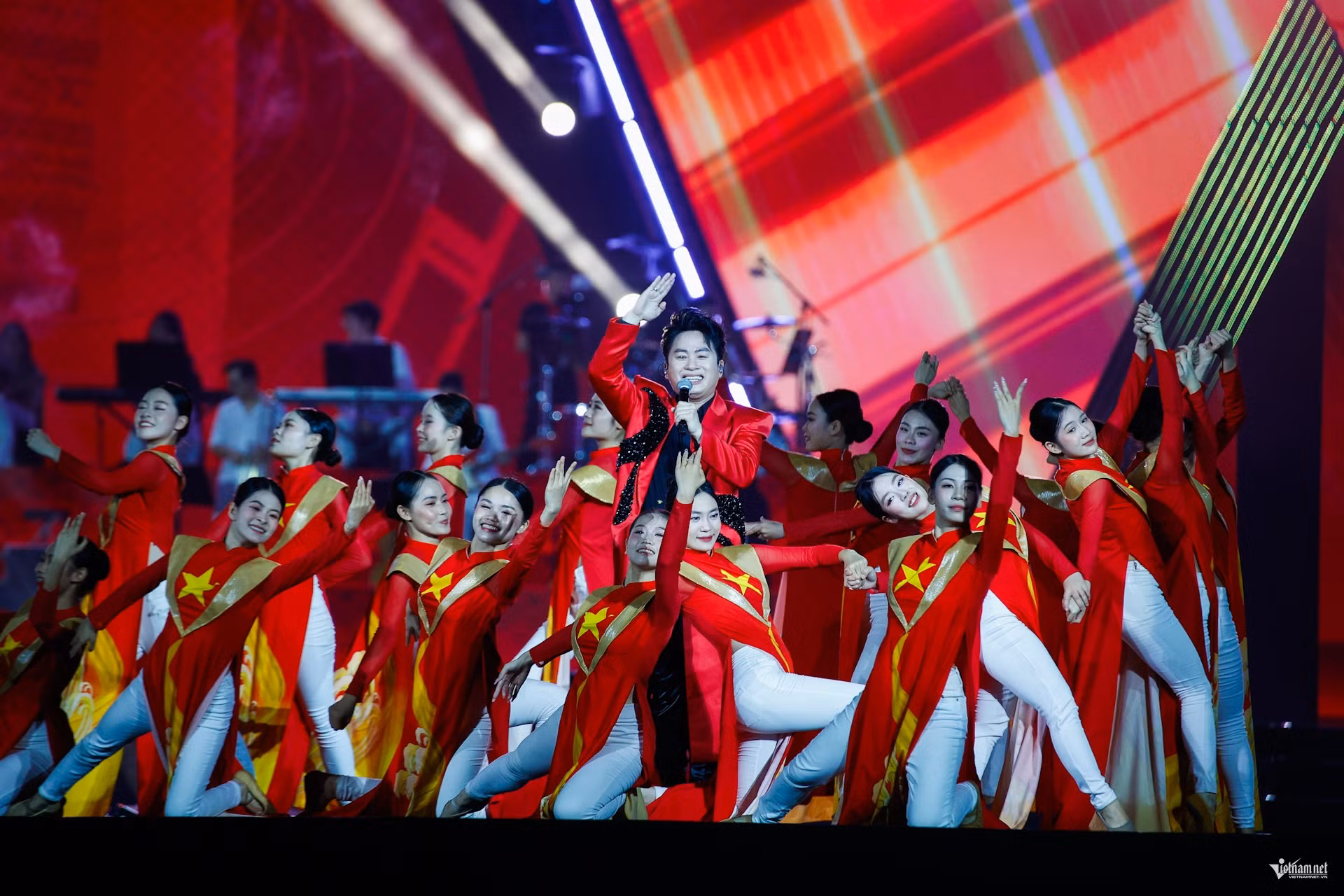 td hát trong concert t- qu-c trong tim.jpg -0