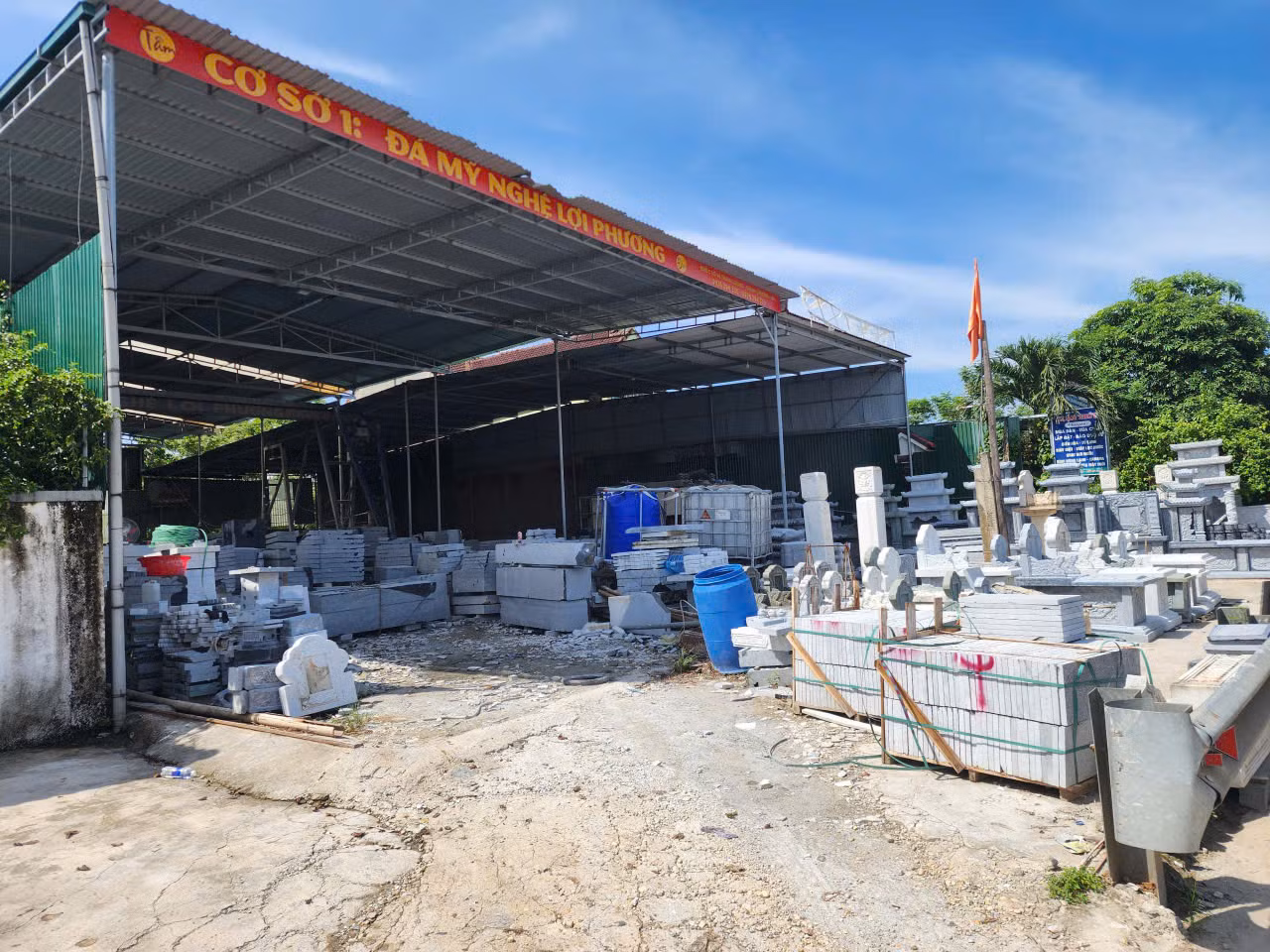 Người dân bức xúc vì xưởng đá mỹ nghệ “đại náo” khu dân cư -0