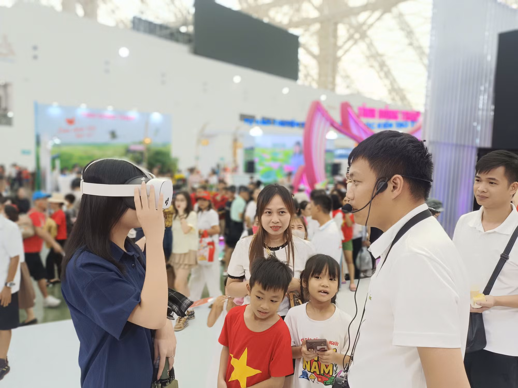 Du lịch văn hoá 3 miền tại Triển lãm thành tựu đất nước “80 năm hành trình Độc lập – Tự do – Hạnh phúc” -1