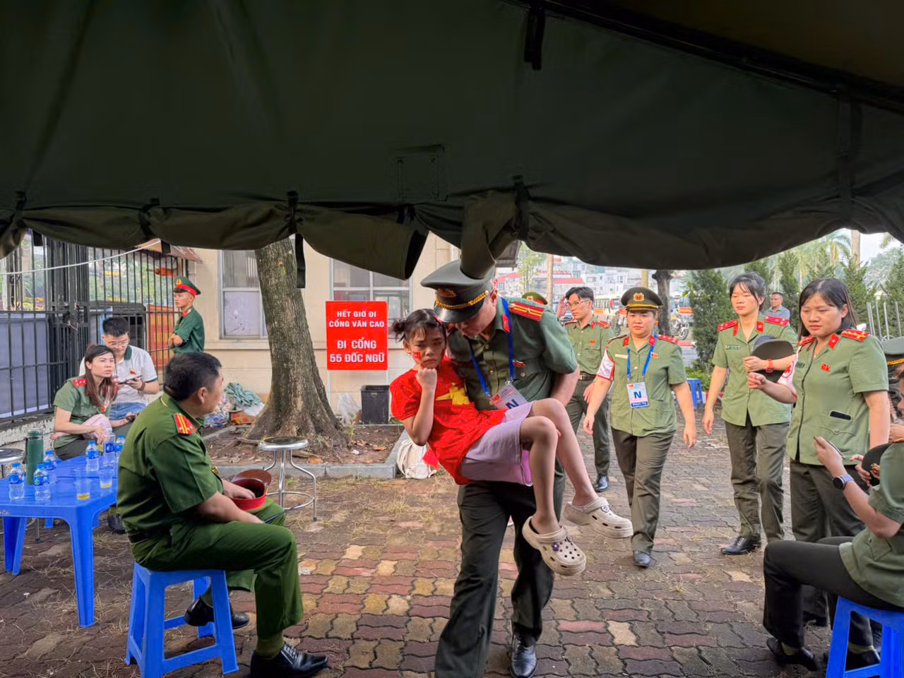 Y tế CAND sơ cấp cứu cho hơn 300 trường hợp trong ngày Đại lễ -0
