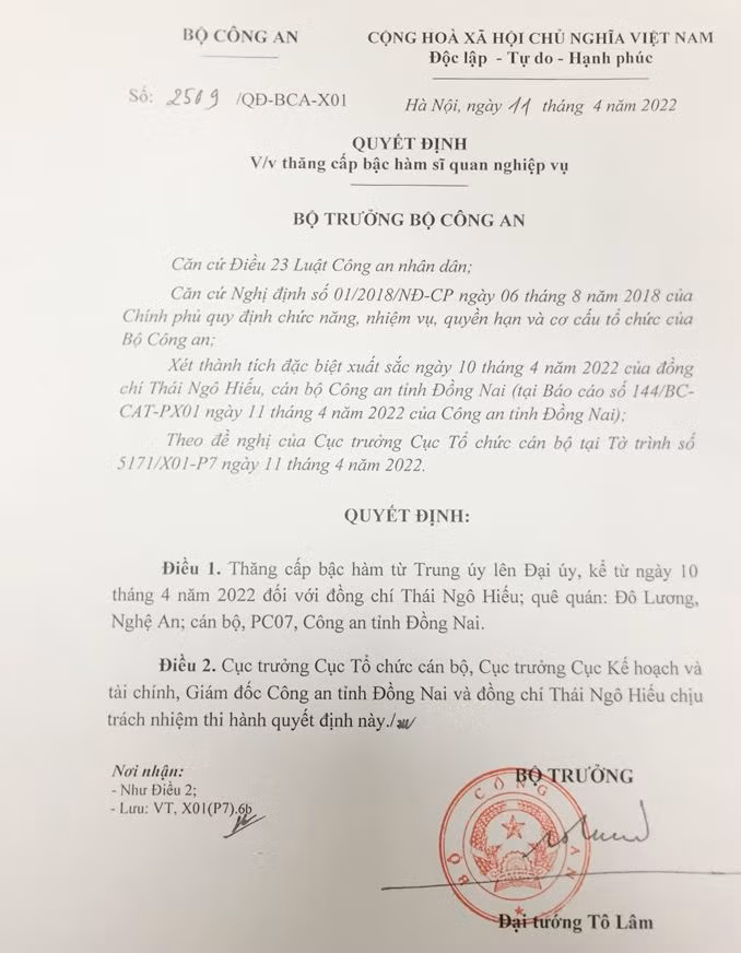 Bộ trưởng Bộ Công an ký Quyết định thăng cấp bậc hàm đối với đồng chí Thái Ngô Hiếu vì đã có thành tích đặc biệt xuất sắc -0