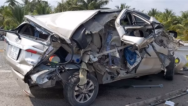 Va chạm trên cao tốc TP Hồ Chí Minh-Long Thành-Dầu Giây, 3 xe hư hỏng ảnh 2