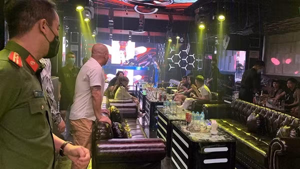 Nhiều quán bar phố cổ là “ổ” ma tuý, bóng cười ảnh 3