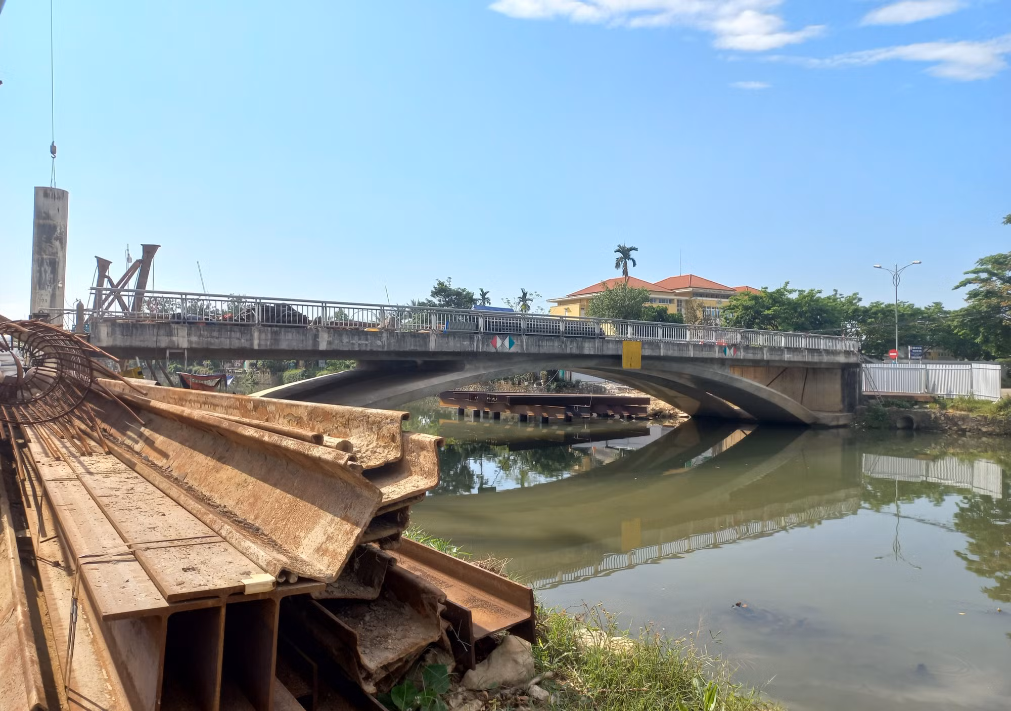 Người dân giám sát tiến độ thi công cầu “đội vốn” hơn 68 tỷ đồng -0