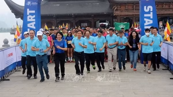 Khoảng 1.000 vận động viên tham gia Giải Marathon vì An toàn giao thông