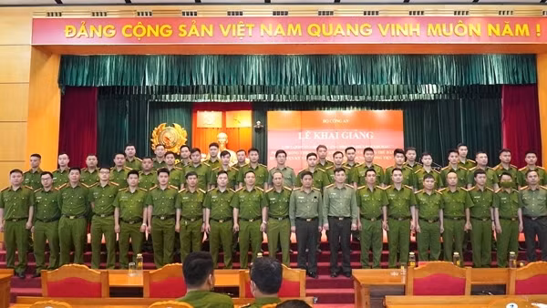 Kịp thời cứu thoát 2 người dân bị mắc kẹt trong hố thang máy ảnh 3