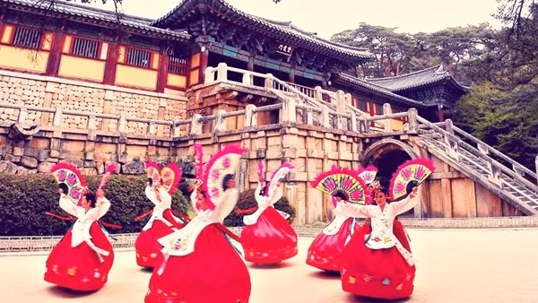 Con đường văn hoá Hàn Quốc tại Việt Nam