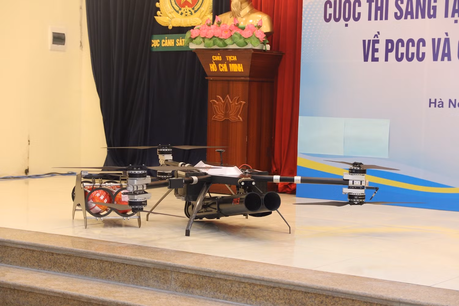 Đưa sản phẩm khoa học công nghệ vào PCCC và CNCH -0