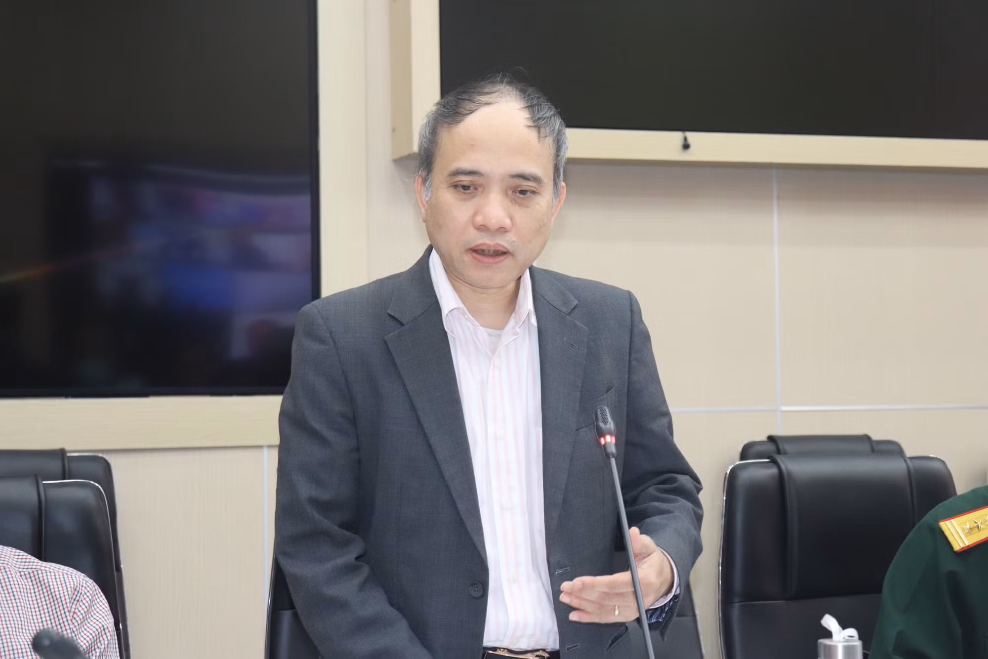 ông nguyễn xuân anh viện trưởng viện vật lí địa cầu.jpg -0