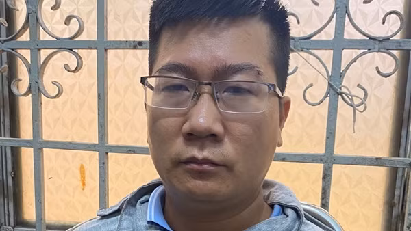 Tạm giam 4 đối tượng dùng tàu gỗ đi thu tiền “bảo kê” trên biển ảnh 3