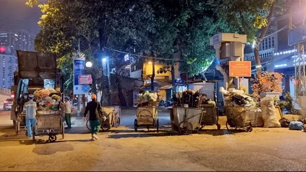 Người dân kêu trời vì điểm tập kết rác thải bất hợp lý