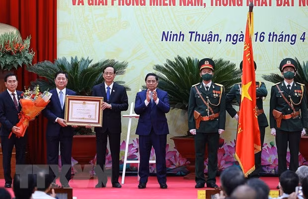 Thủ tướng: Đưa Ninh Thuận trở thành trung tâm năng lượng tái tạo lớn -0