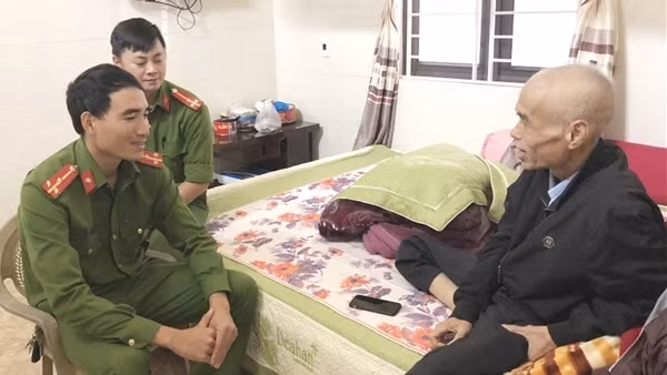 Trưởng Công an xã miền núi “4 cùng” với nhân dân ảnh 3