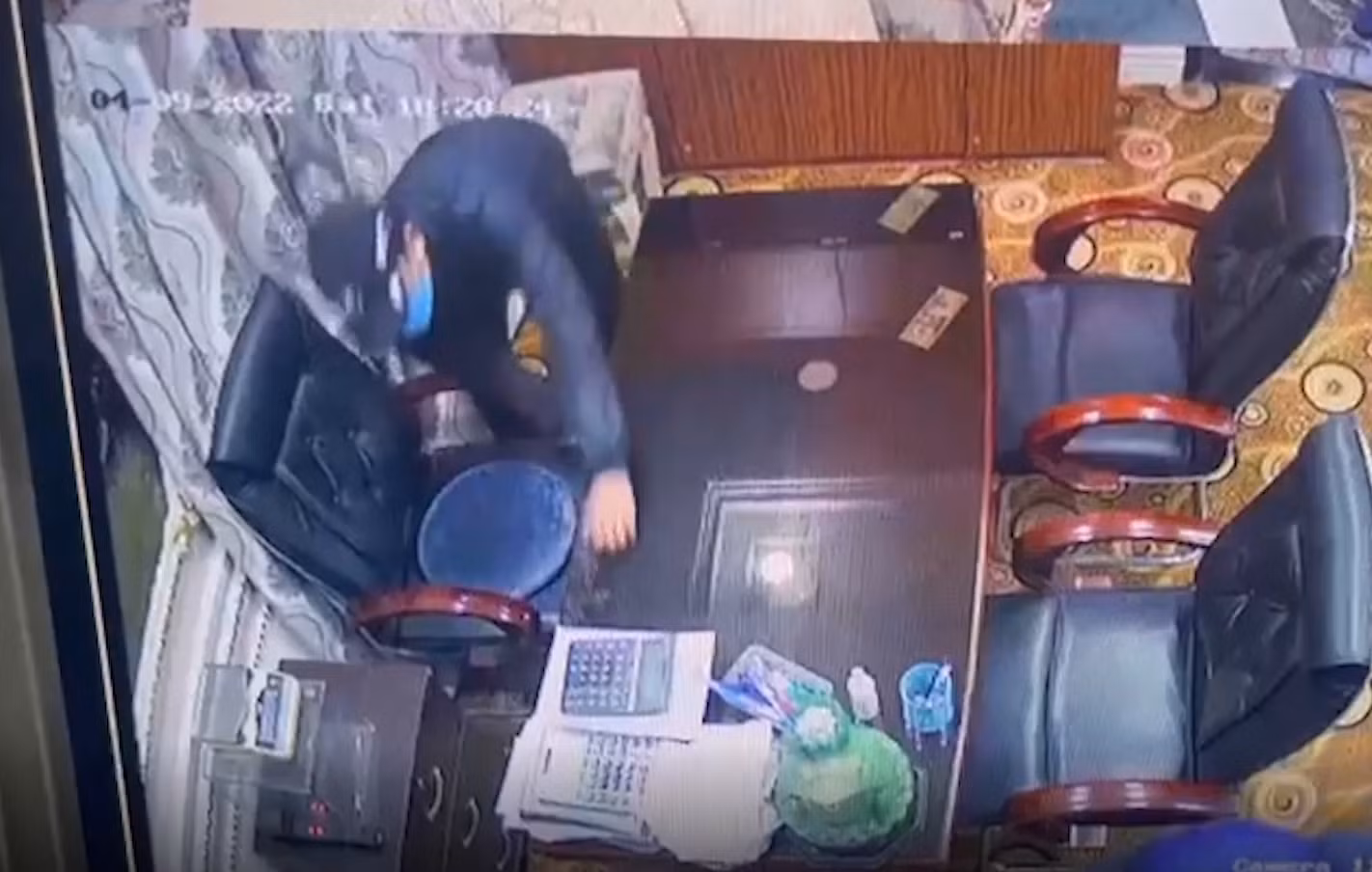 Bắt nhanh nhóm cướp đột nhập biệt thự dùng búa khống chế nạn nhân cướp hơn 2 tỷ đồng -1