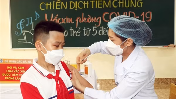 Cả nước ghi nhận 10 ca COVID-19 tử vong, ca mắc mới tiếp tục giảm sâu ảnh 2