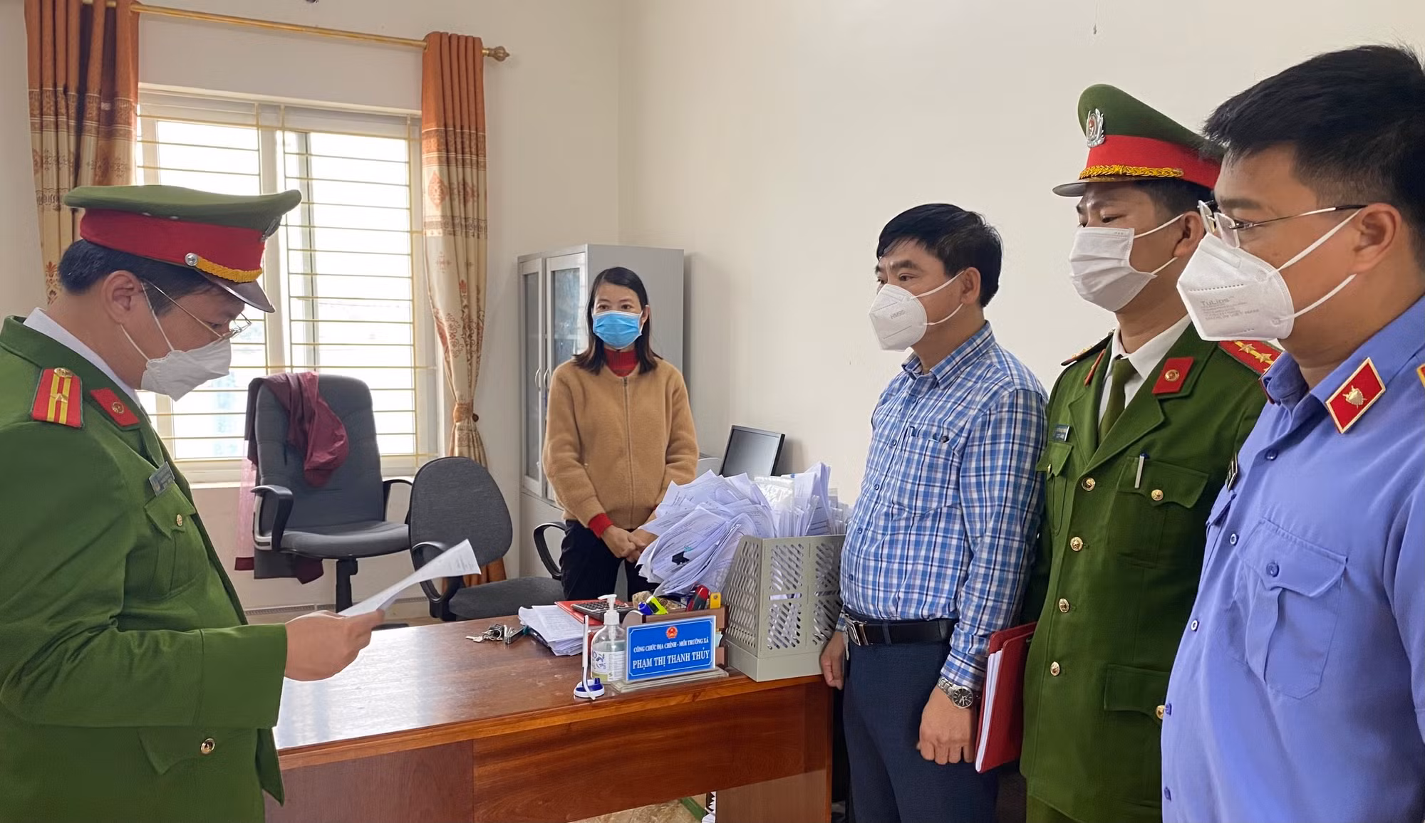 Lật tẩy những mánh lới cán bộ địa chính “ăn chặn tiền” -0