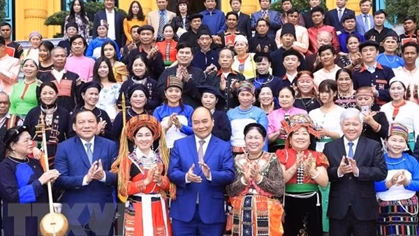 Chủ tịch nước tiếp Đoàn già làng, trưởng bản, nghệ nhân tiêu biểu