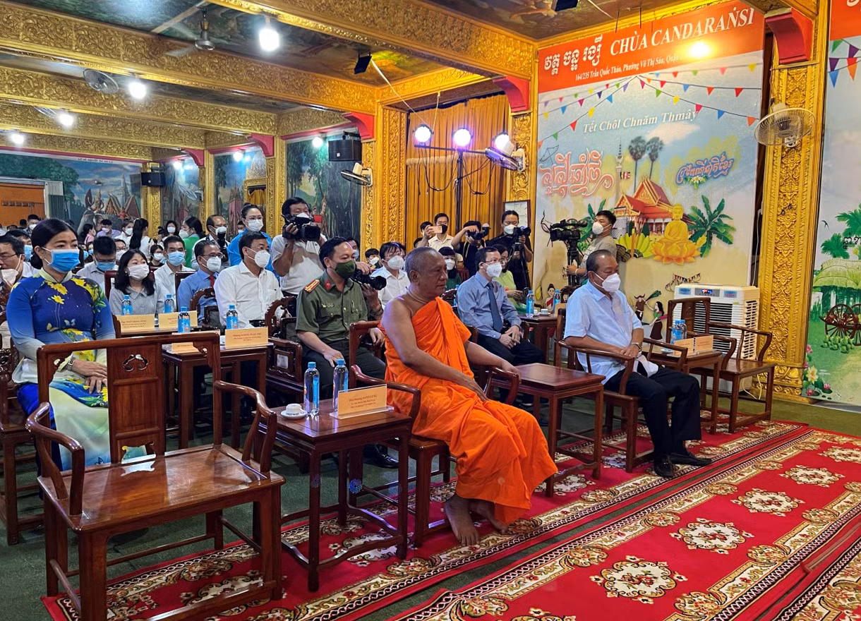Trao tặng quà nhân dịp Tết Chôl Chnăm Thmây của đồng bào dân tộc Khmer -0