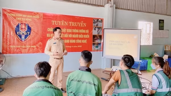Tài xế xe công nghệ cam kết không sử dụng điện thoại khi lái xe