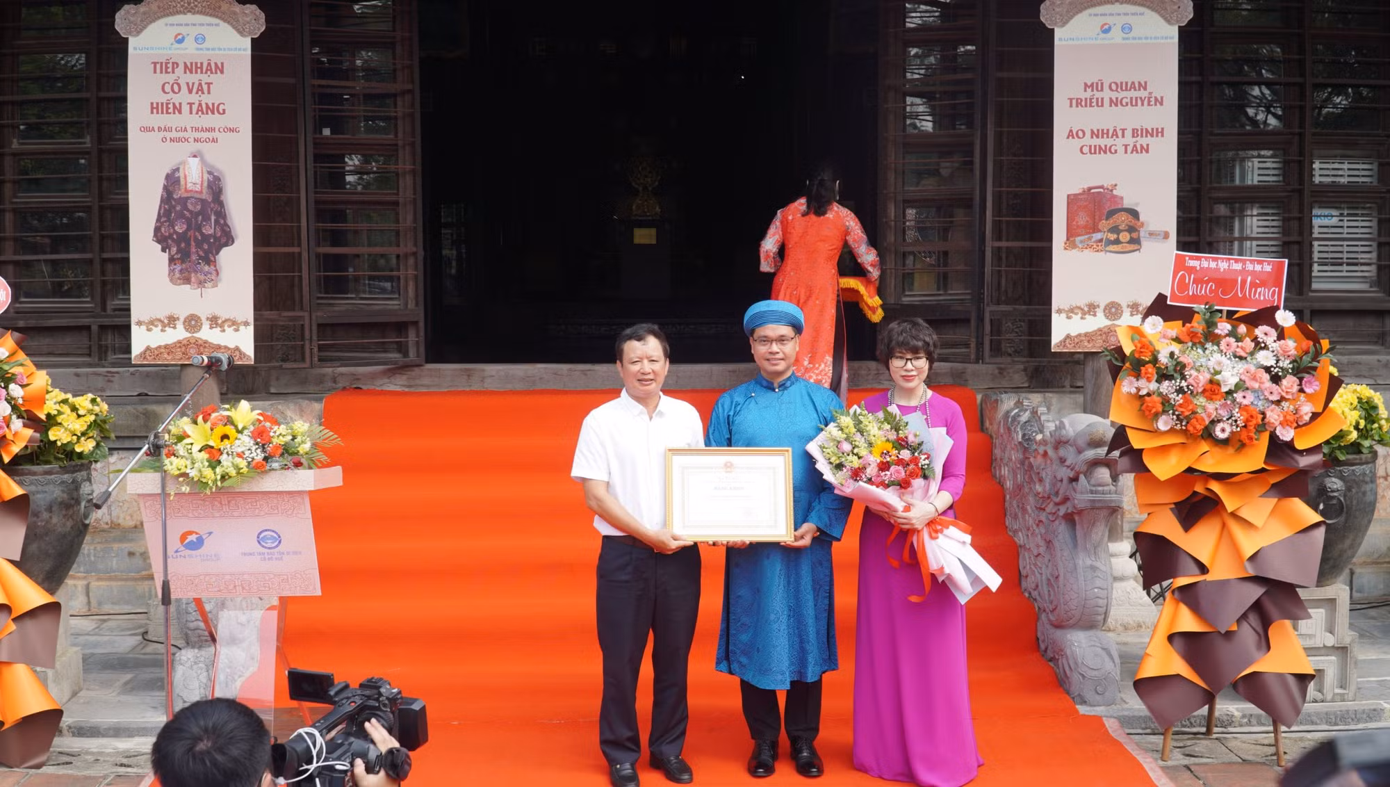 Chiêm ngưỡng 2 cổ vật triều Nguyễn trị giá hàng chục tỷ đồng được trưng bày tại Huế -0