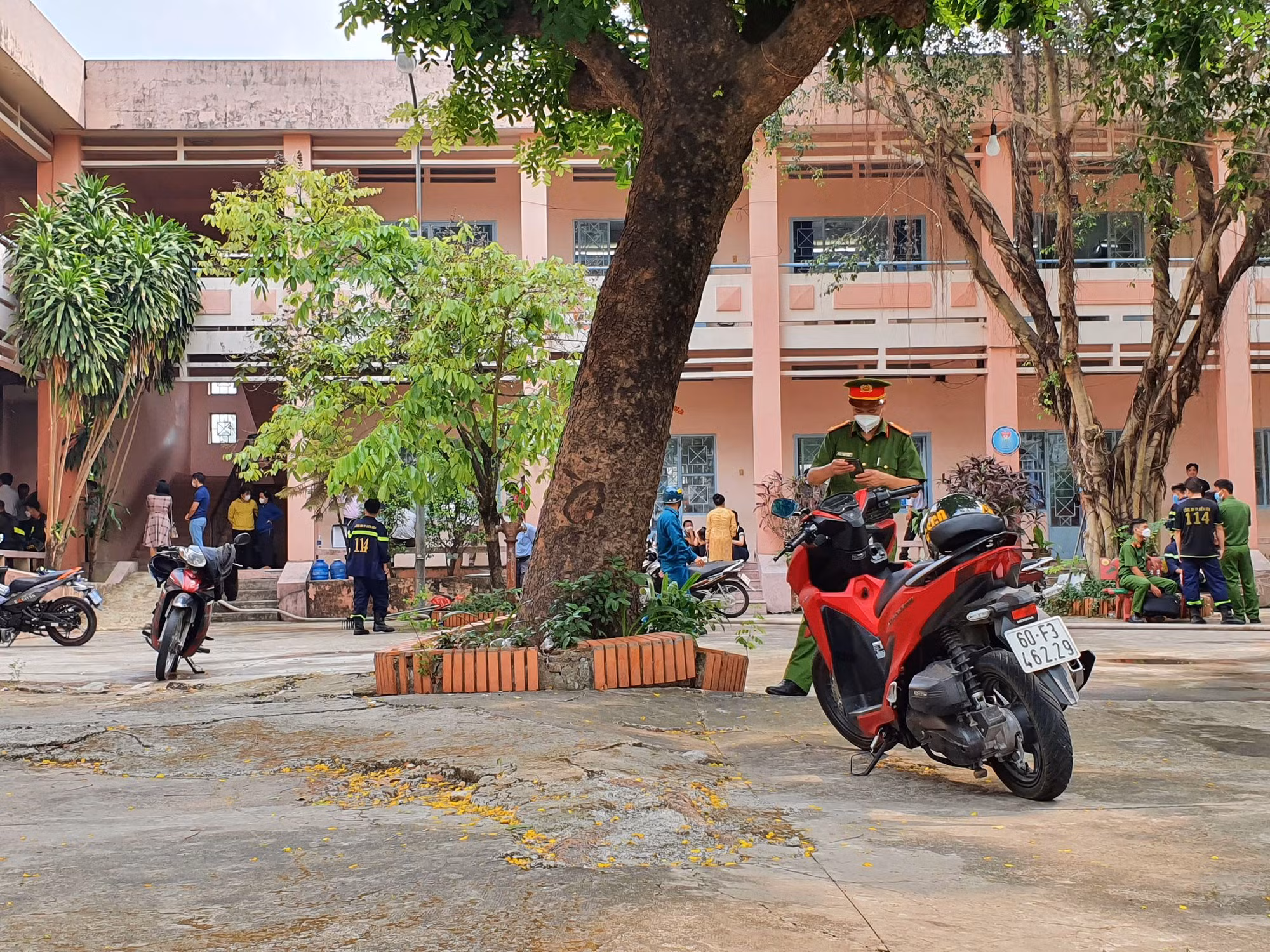 Cháy nhà bảo vệ trường, một học sinh tử vong -0