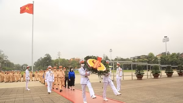 Xung kích, tình nguyện bằng nhiệt huyết tuổi trẻ ảnh 3