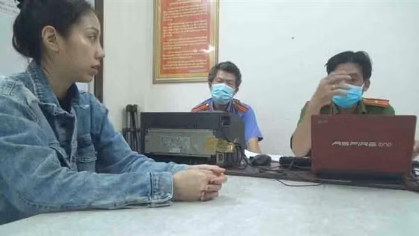 Xét xử công khai vụ cha đẻ, mẹ kế hành hạ bé gái 8 tuổi tử vong ảnh 3