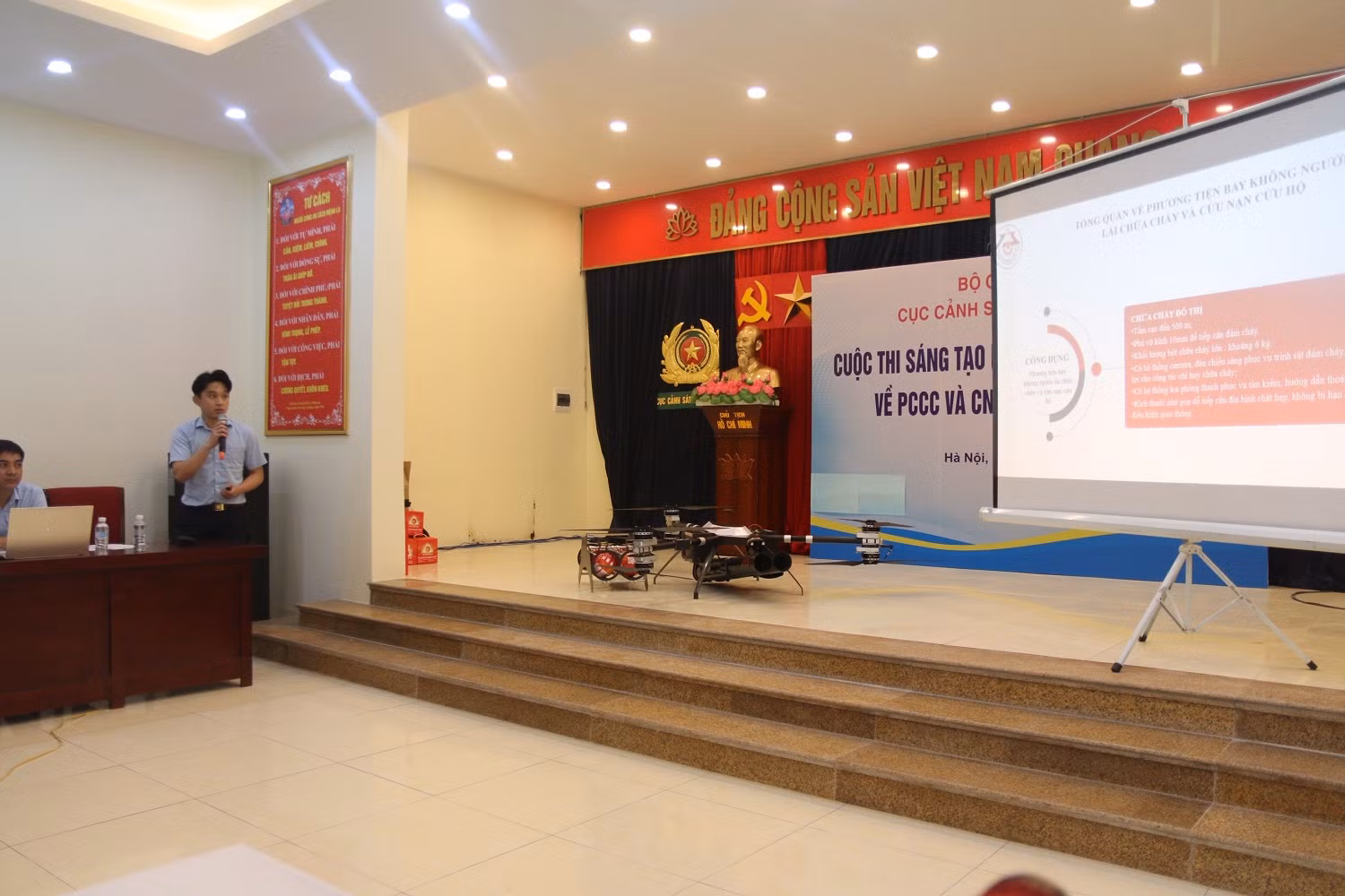 Đưa sản phẩm khoa học công nghệ vào PCCC và CNCH -0
